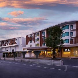 Phetara Hotel Mahachai by PCL、Ban Khomのホテル