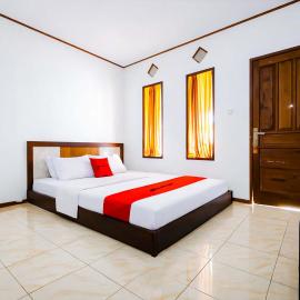 RedDoorz at Pondok Alief near Pantai Ujung Genteng 3, hotel v destinaci Ujunggenteng
