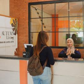 Autumn Living Hotel Kapsul, hotel em Surabaya