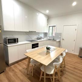 Entire Home Cozy at Bankstown, hotel in Bankstown