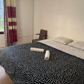An entire apartment, 3 min from Metro in Matinkylä, Espoo，埃斯波的飯店