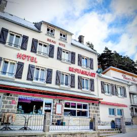 Logis Hôtel Restaurant SPA le Beau Site、シャンボン・シュル・ラックのホテル