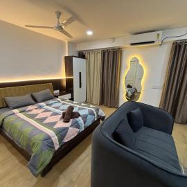 Flat near airport, beautiful studio