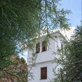 Μπροστά στο ναυάγιο Καλή τύχη, hotel sa Trikeri