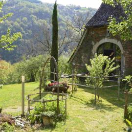 La Grange, historisch 17e eeuws natuurhuisje voor 2 personen, hôtel à Cassaniouze