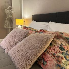Gemütliche Ferienwohnung, See- und Stadtnah, hotell i Schwerin