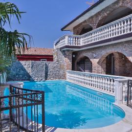 Casa Oasa Boutique rooms Gourmet Pizza Pool near Koper, hotel in Koper