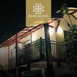 Airport Bliss Haven Transit Hotel-Free pick up or drop, hotel di Katunayaka