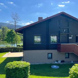 Haus 23 Seeblick Fewo EG links, hotel i Arrach