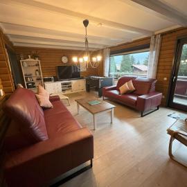 Haus 43 Talblick Fewo 1 oben – hotel w mieście Arrach