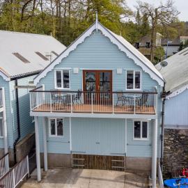 Walkers Boathouse - Luxury Lakeside Retreat