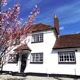 Three-Time Award Winning 1700's Grd 2 listed cottage near Stonehenge, hotel in Amesbury