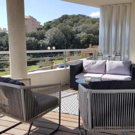 Beautiful modern 4-star apartment with swimming pool and Wi-Fi