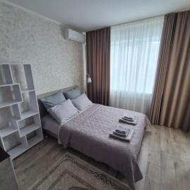 Квартира класу люкс в центр міста, район ЦУМ, світло не вимикають, hotel in Chernihiv