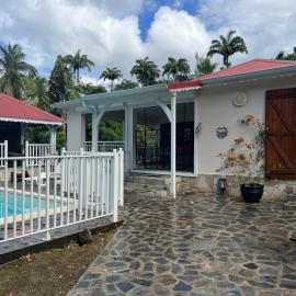Villa Raphaël, hotell i Bouillante