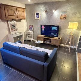 Chalet - video projecteur et terrasse - proche ski、Saint-Jeoireのホテル