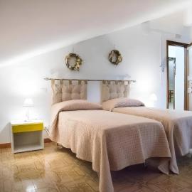 B&B SANTA MARIA VALLEVERDE appartamento vicinissimo alla Clinica L'immacolata, hotelli kohteessa Celano