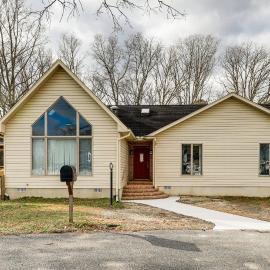 Spacious Millsboro Home on 16 Peaceful Acres, hotel en Millsboro