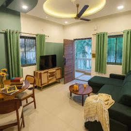 Cozy & Modern 2BHK W Pool-5 mins to Vagator Beach