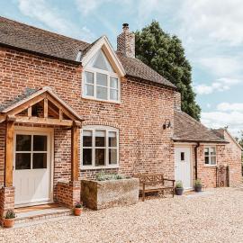 Little Whitley - Luxury Country Cottage