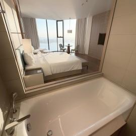 Apartments Sea View - ICON40 - ALACARTE - 1 to 5 bedrooms, hotel in Ha Long
