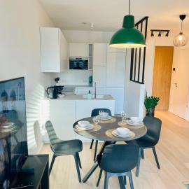 Practical one bedroom flat with terrace and parking