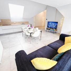 Refined 2 bedroom apartment with parking