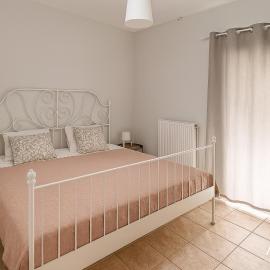 Georgias house 7 min from Athens airport, hotel u gradu 'Artemida'