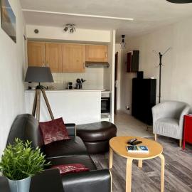 Appartement renové au calme, 1 chambre, balcon, proche mer