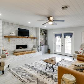 3 Mi to Saracen Landing! Family Getaway w/ Deck, hotel en Pine Bluff
