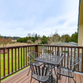 Olympic Mtn Views! Cozy Carriage House in Sequim, Hotel in Sequim