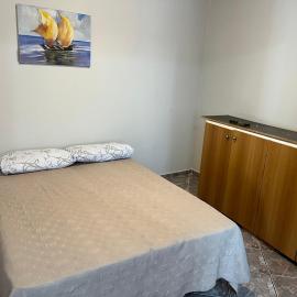 Quarto casal banheiro kitnet Antonina há 15 km de Morretes, Hotel in Antonina