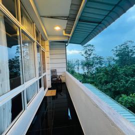 Adams Peak Lake Resort, Hotel in Nallathanniya