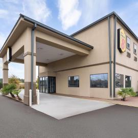 Super 8 by Wyndham Macon West, hotel i Macon