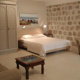 Stone House Petra, hotel di Perast