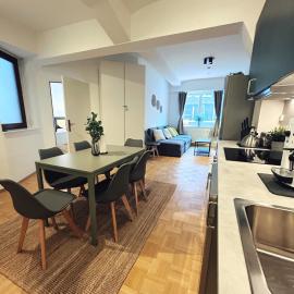 Central City Apartment for 8 in Hamburg