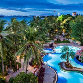 Cholchan Pattaya Beach Resort - SHA Extra Plus、パタヤ・ノースのホテル