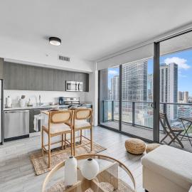 Casas Collection - Luxury High-Rise Condos - Downtown Miami - Pool & Gym - City & Ocean Views, hotel a Miami