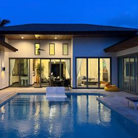 Beautiful villa walking distance from Bangtao Beach
