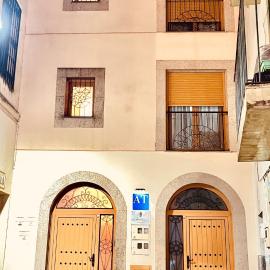 APARTAMENTOS TURíSTICOS MONTASOL 2、モンタンチェスのホテル