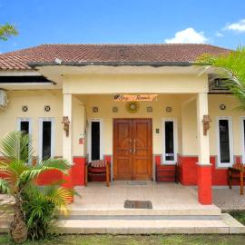 Charming Purisani 4BR House with Garden in Sleman Yogyakarta by Le Ciel Hospitality, hótel í Beran-kidul