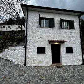 Douro Vineyard Retreat by Pires & Turner
