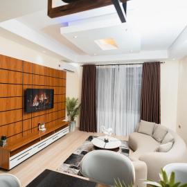 1 Bedroom Lakehouse with AC, Pool, Private Beach and Kids Park