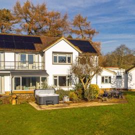 Far Heath House with Hot Tub, hotel a Coton