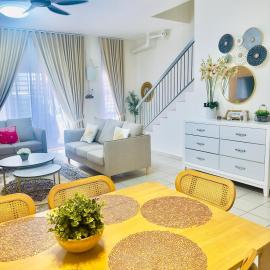Voila PD Homestay, hotel in Lukut