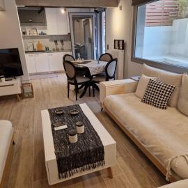 Cozy and bright apartment with private yard
