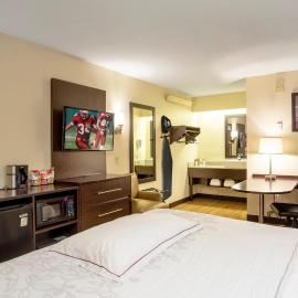 Red Roof Inn PLUS+ St. Louis - Forest Park / Hampton Ave., hotel di Saint Louis