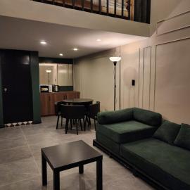 The Regal Loft - Art Deco Stay Near Picnic Grove Tagaytay, Hotel in Ulat Segundo