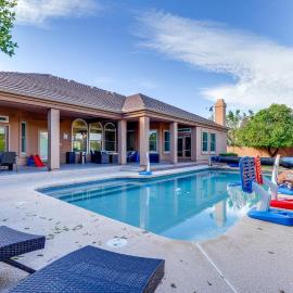 Pool Table, Putting Green: Luxury Oasis in Mesa