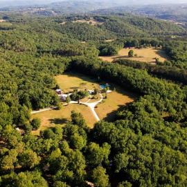 La Clairière - Écocamping en vallée de la Dordogne, hotel in Lamothe-Fénelon